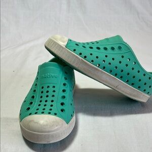 Size 8, Native Jefferson water shoes